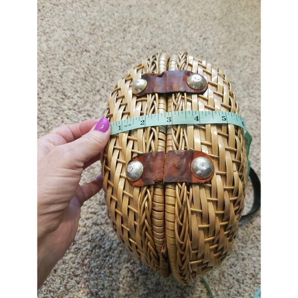 Vintage 1950's Tan Wicker Basket Purse‎ Handbag Weaved Clam Shape Black Handles - Picture 13 of 16